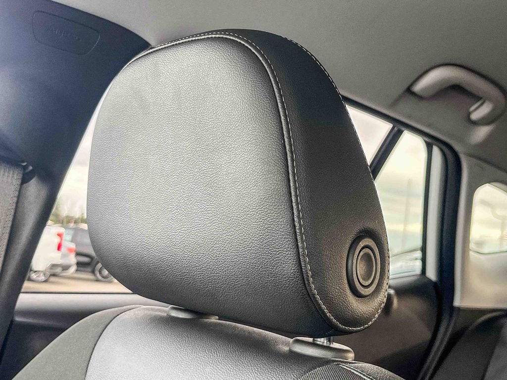 Certified 2025 Chevrolet Trax LT w/ LT Convenience Package image 50