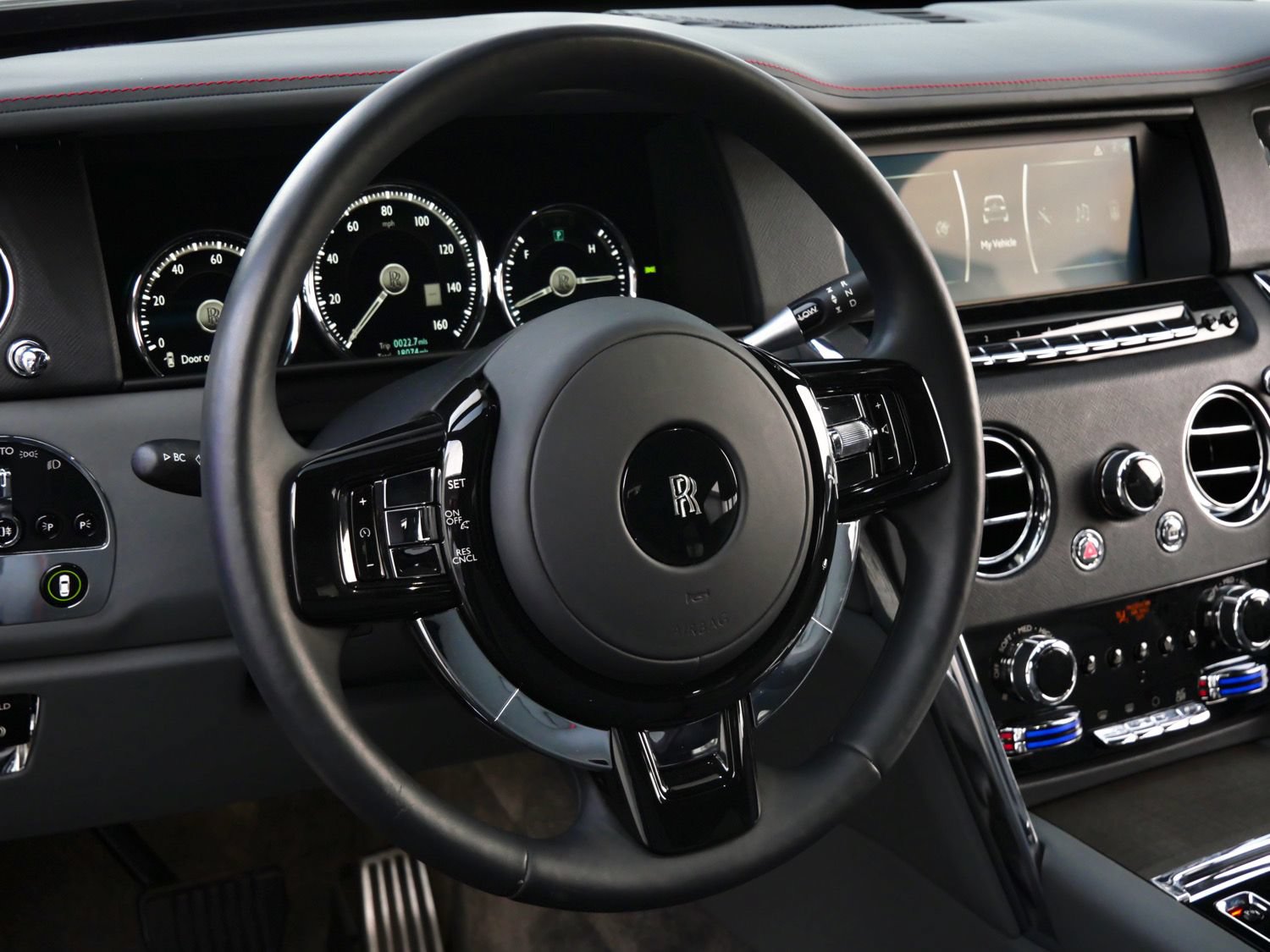 Certified 2023 Rolls-Royce Cullinan AWD/4WD image 17