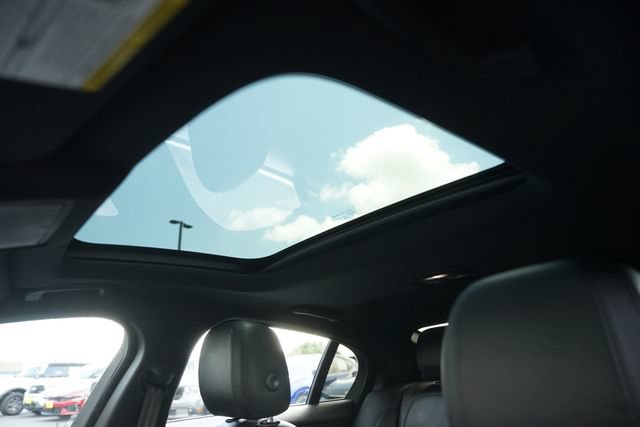 Used 2020 Jaguar XE S RWD image 11