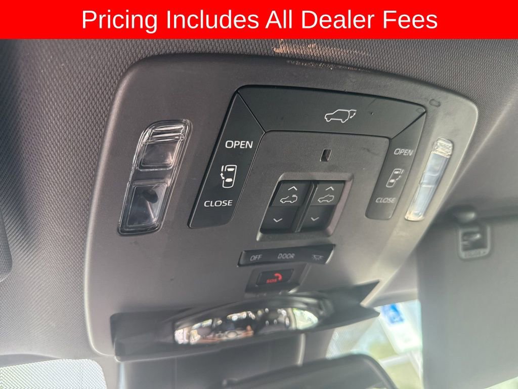 Used 2023 Toyota Sienna Platinum FWD image 8
