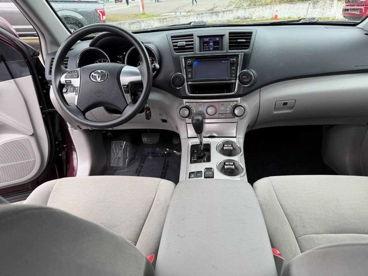 Used 2013 Toyota Highlander Plus AWD/4WD image 22