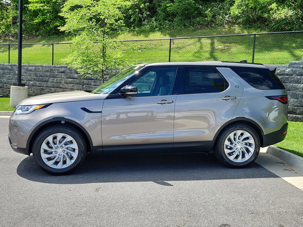Certified 2025 Land Rover Discovery S AWD/4WD image 6