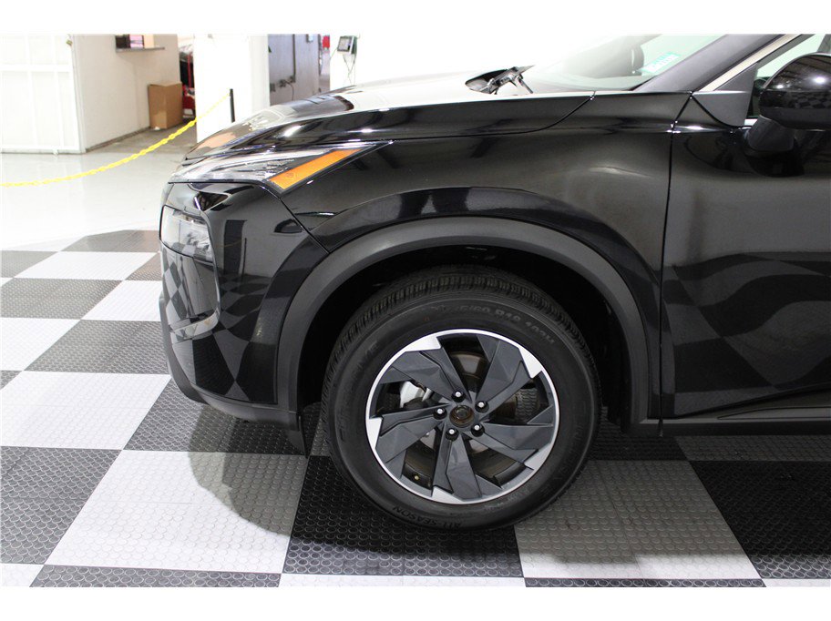 Used 2025 Nissan Rogue SV image 9