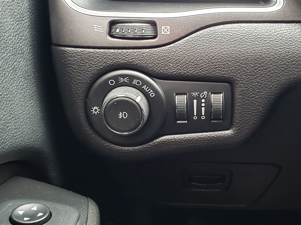 Used 2019 Jeep Cherokee Trailhawk image 27