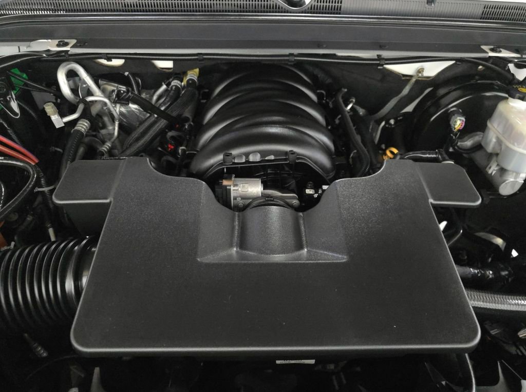 Used 2019 Chevrolet Suburban LT image 7