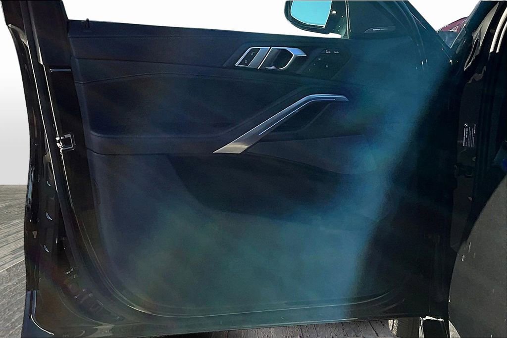 Used 2025 BMW X6 xDrive40i w/ Climate Comfort Package image 19