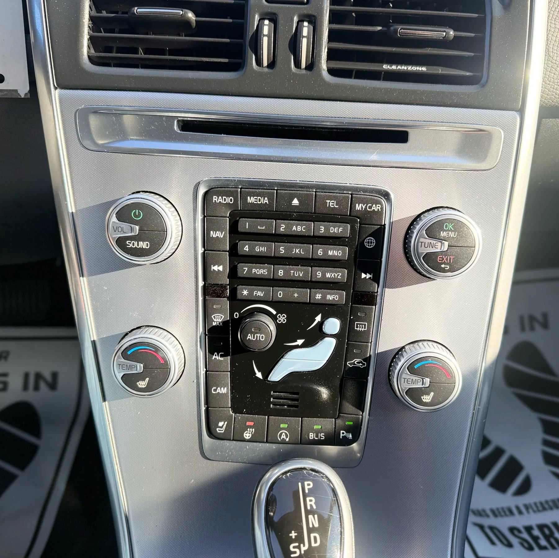 Used 2017 Volvo XC60 T5 Dynamic w/ Preferred Option Package image 19