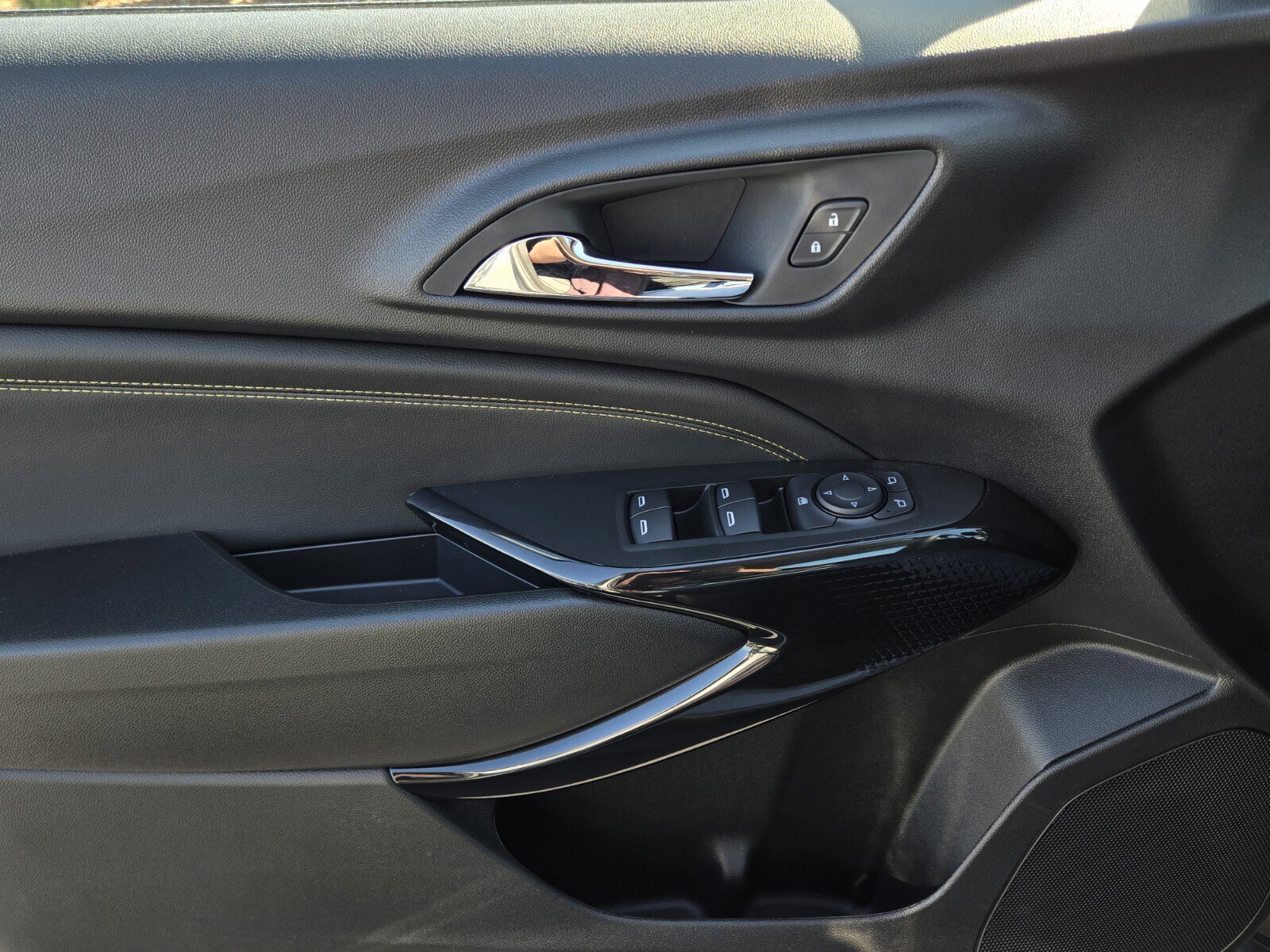 New 2026 Chevrolet Trax LT w/ Driver Confidence Package FWD image 12