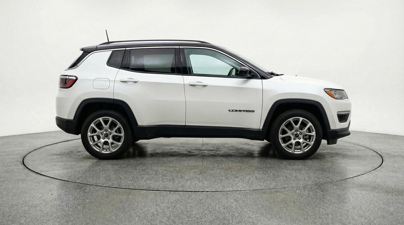 Used 2025 Jeep Compass Limited image 11