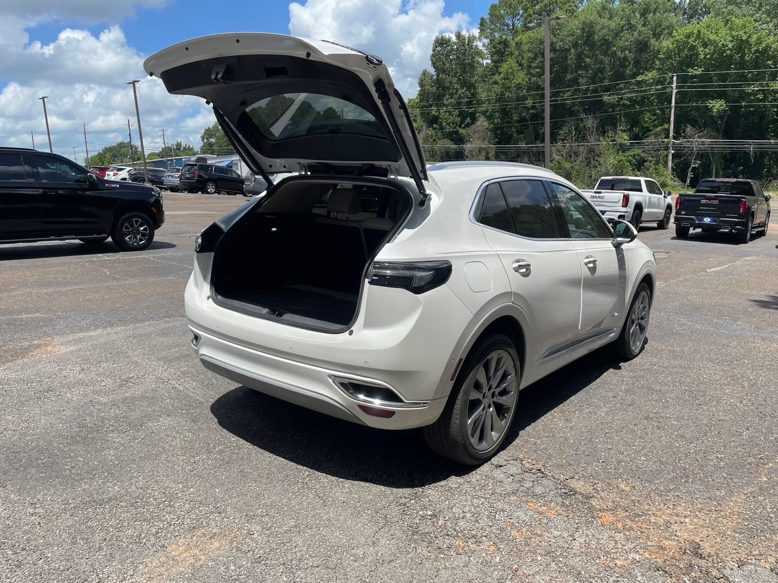 Used 2023 Buick Envision Avenir AWD/4WD image 39