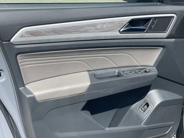 Used 2022 Volkswagen Atlas Cross Sport SE w/ Panoramic Sunroof Package FWD image 19