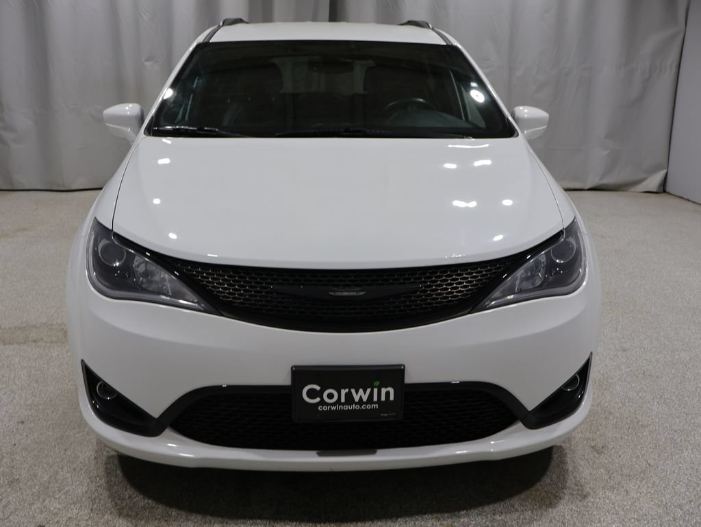 Used 2019 Chrysler Pacifica Touring-L Plus w/ S Appearance Package FWD image 8