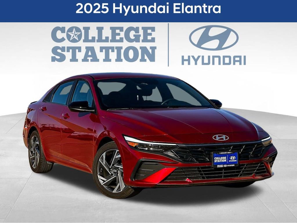 Used 2025 Hyundai Elantra Sport FWD image 3