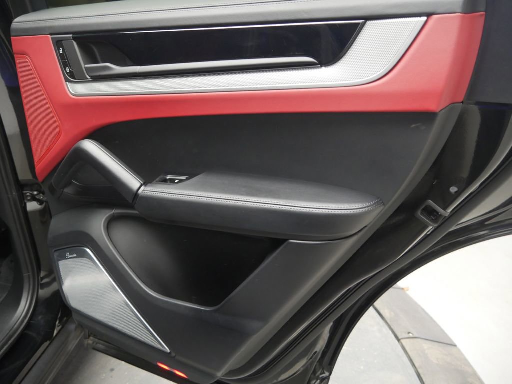 Certified 2026 Porsche Cayenne Coupe image 21