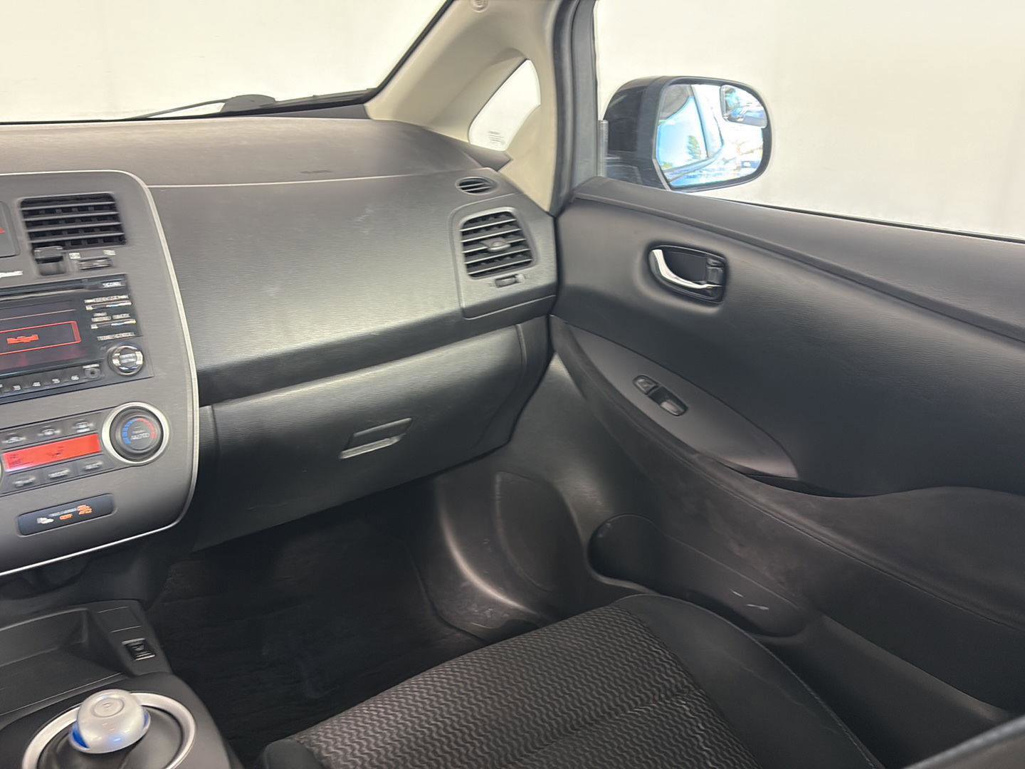 Used 2015 Nissan Leaf S w/ Charge Package image 18