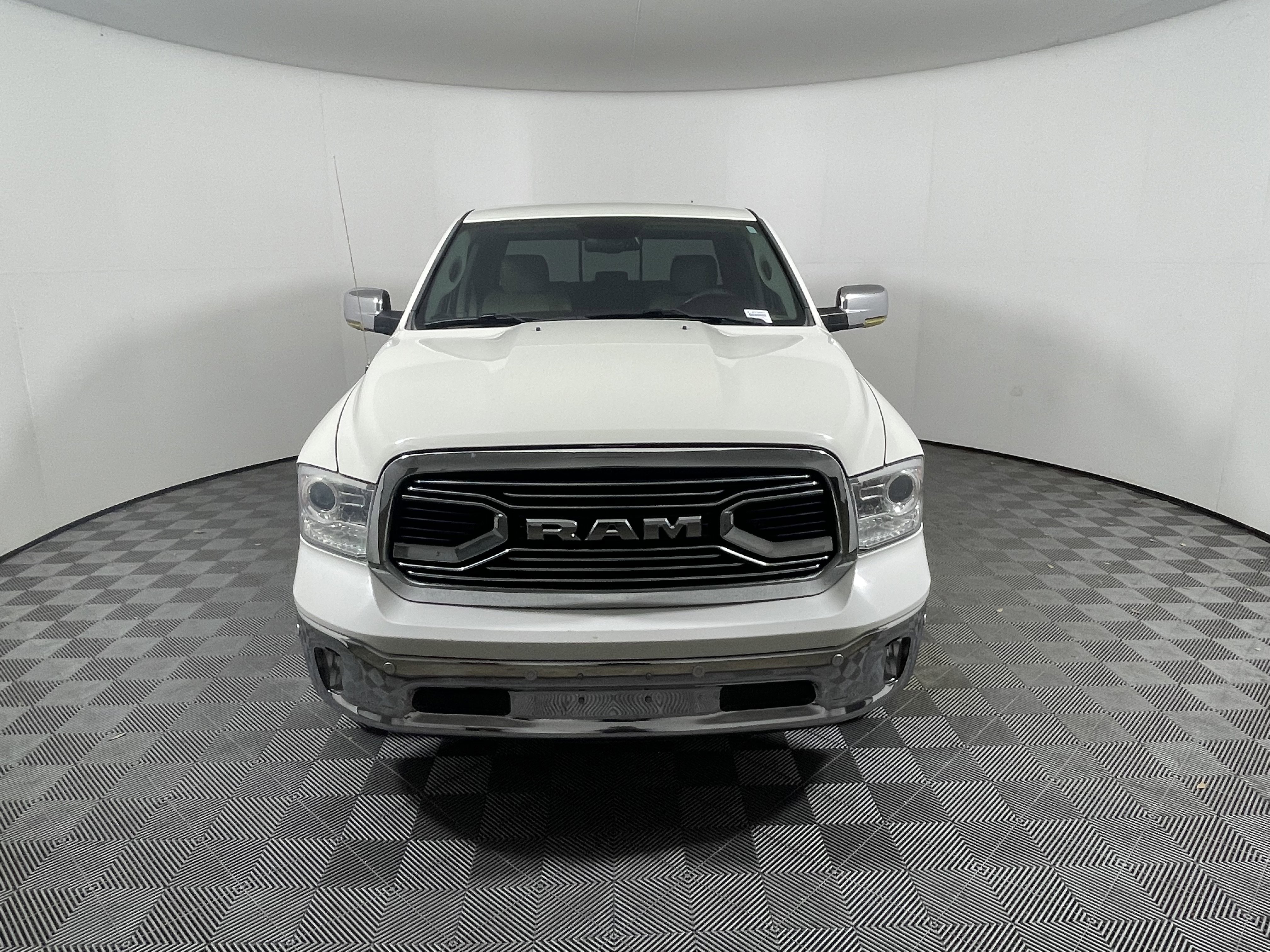 Used 2018 RAM 1500 Laramie w/ Convenience Group AWD/4WD image 8