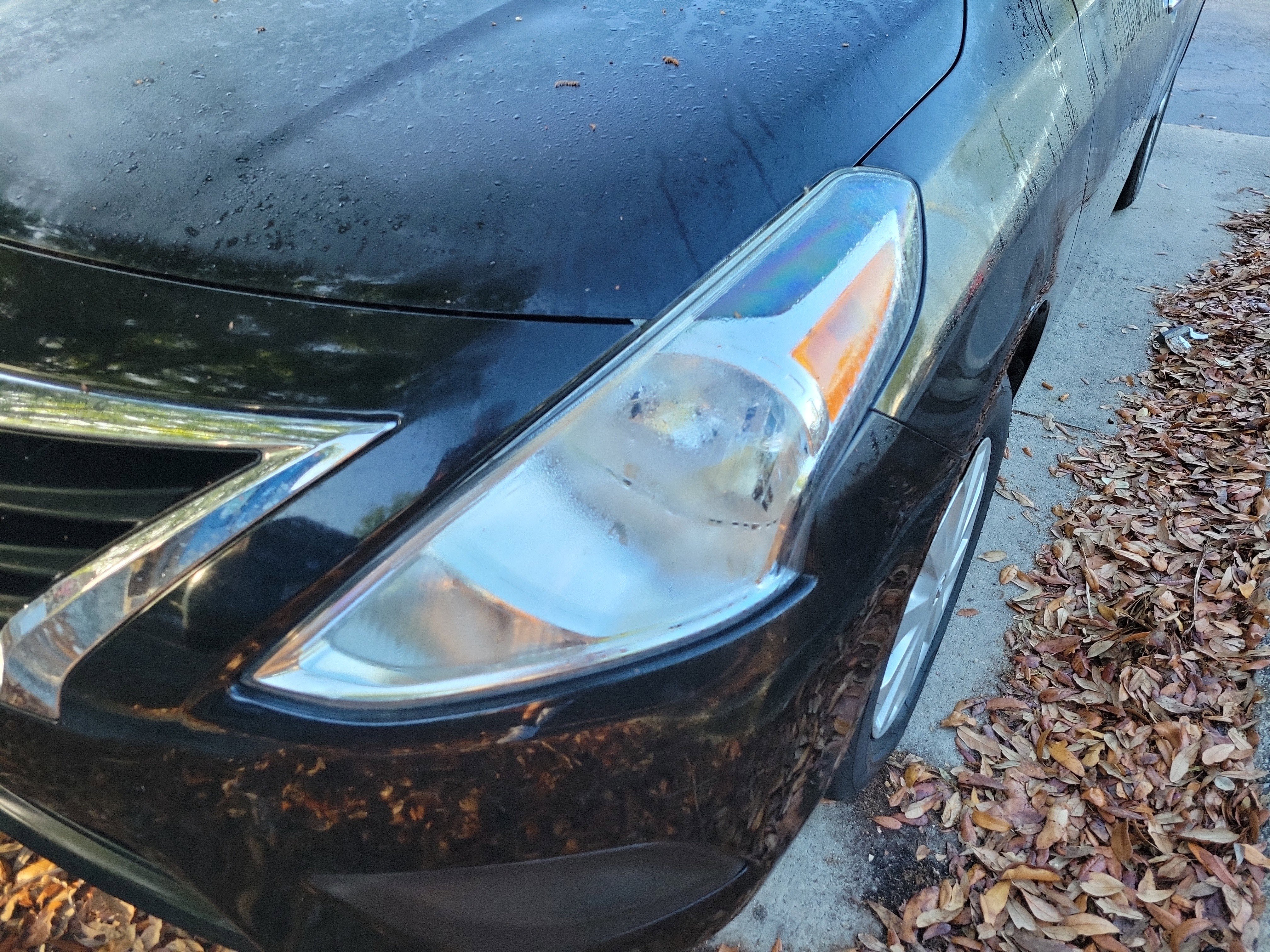 Used 2017 Nissan Versa SV image 3