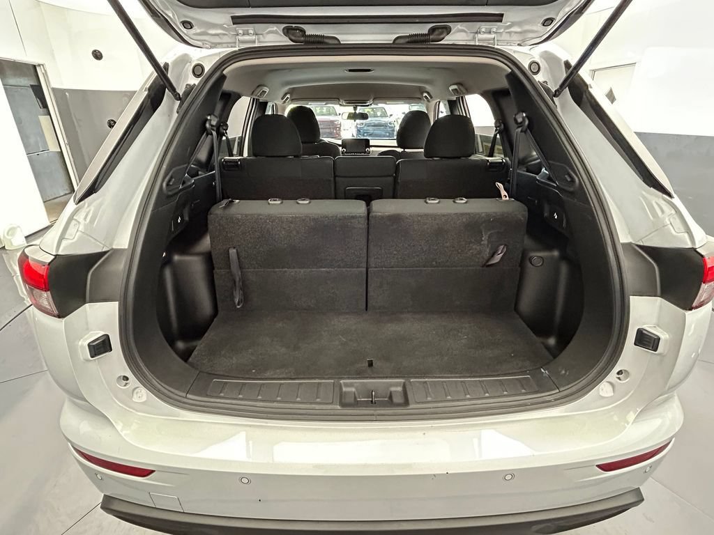 Used 2024 Mitsubishi Outlander ES FWD image 18