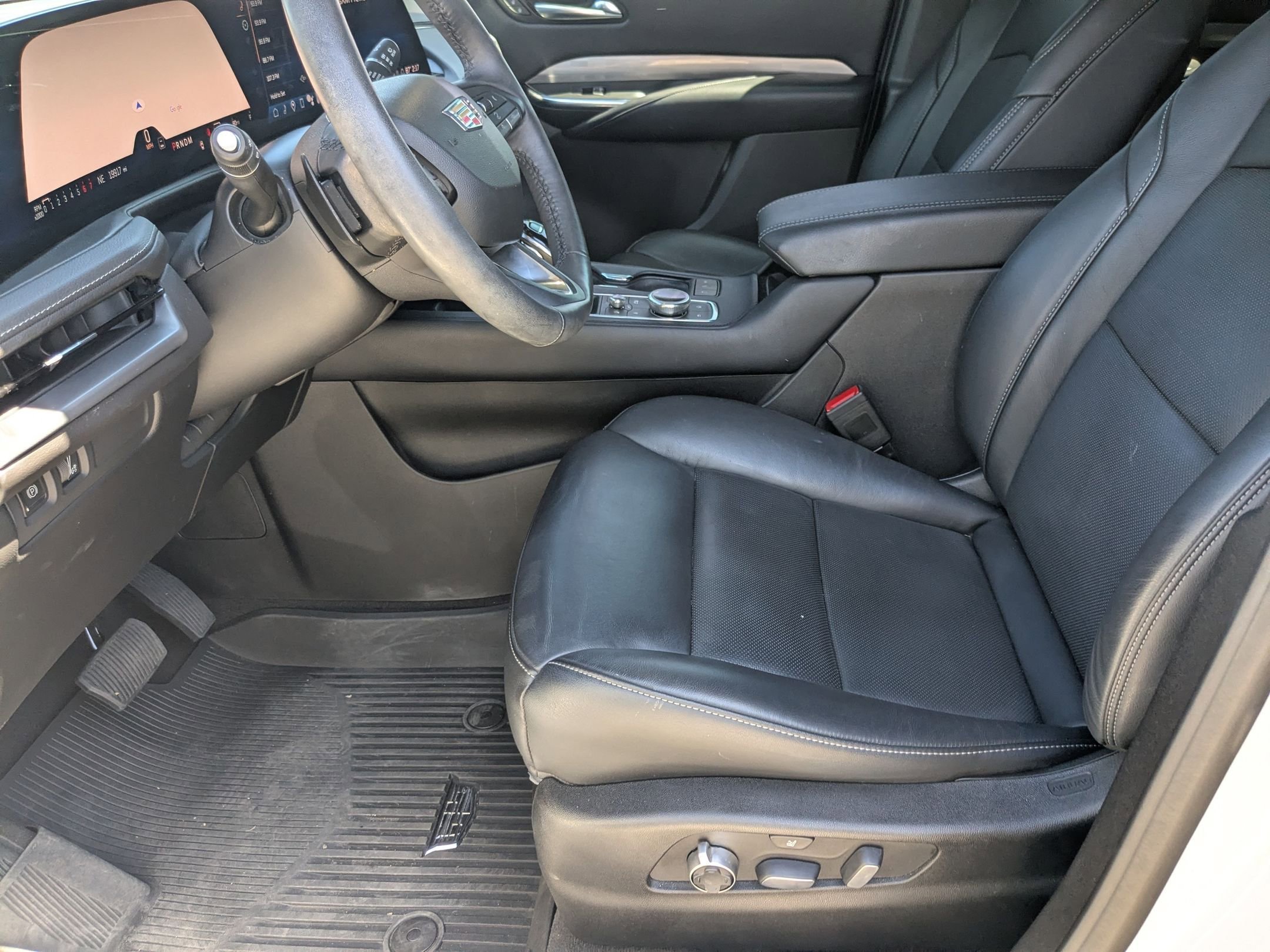 Used 2024 Cadillac XT4 Premium Luxury image 9