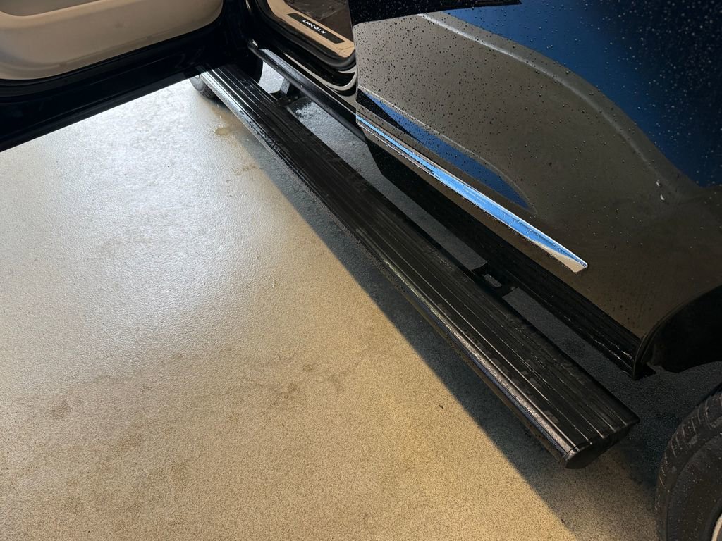Used 2019 Lincoln Navigator Reserve AWD/4WD image 17