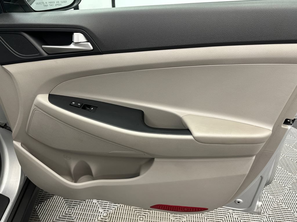 Used 2019 Hyundai Tucson Value FWD image 11