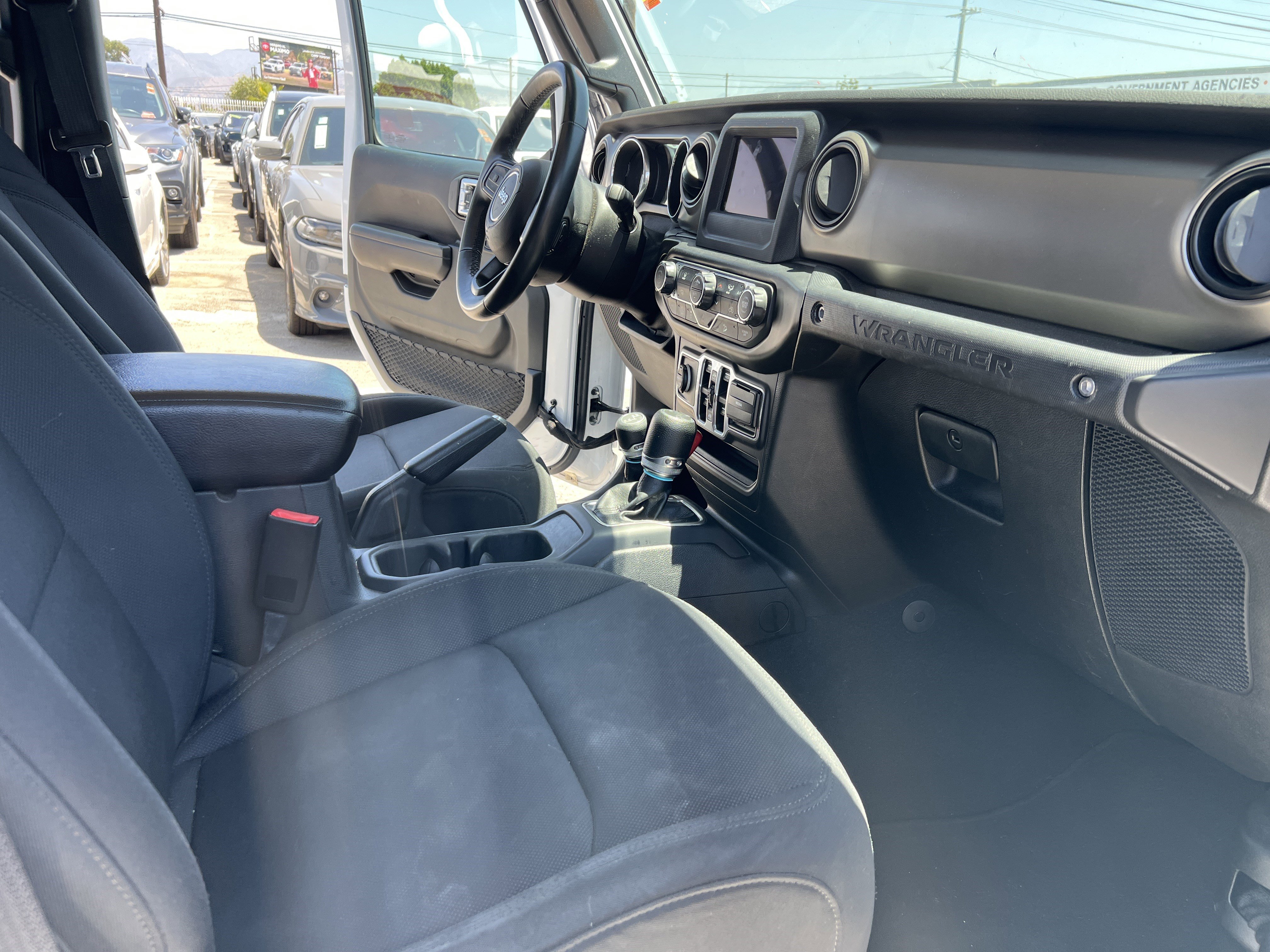 Used 2018 Jeep Wrangler Unlimited Sport S AWD/4WD image 19