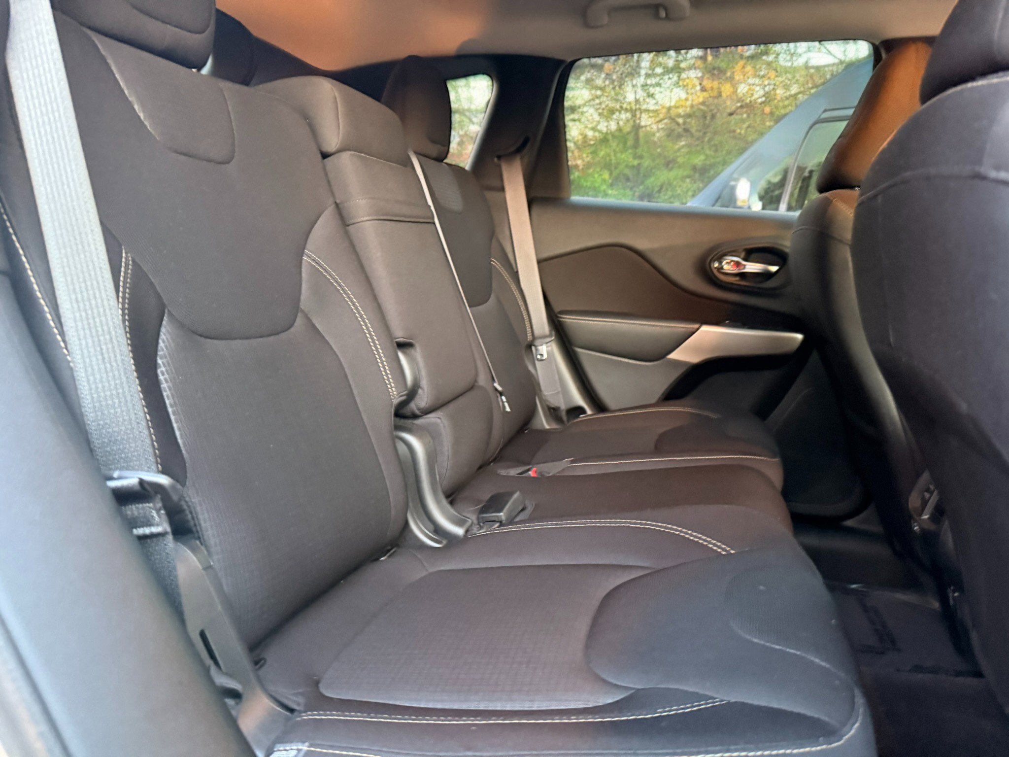 Used 2017 Jeep Cherokee Latitude w/ Cold Weather Group image 17