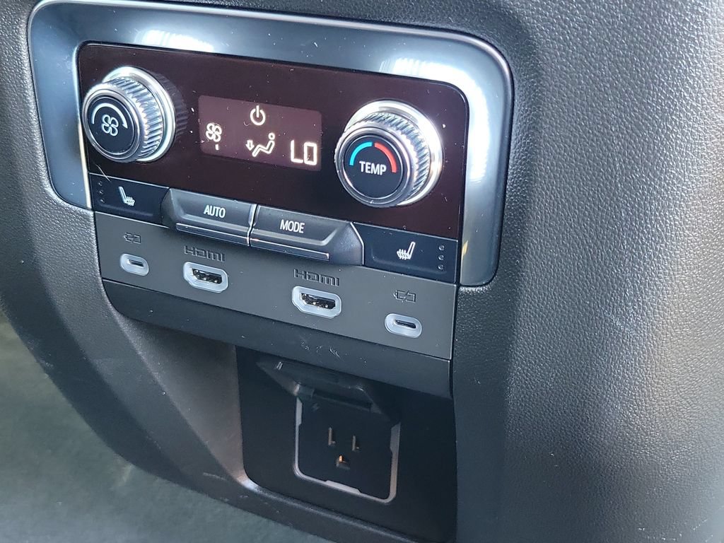 Used 2023 GMC Yukon Denali Ultimate AWD/4WD image 25