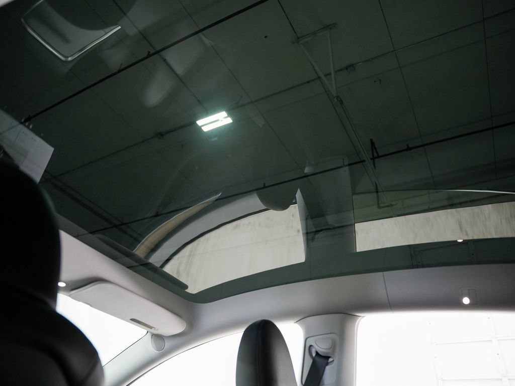 Used 2024 Tesla Model Y Long Range AWD/4WD image 24