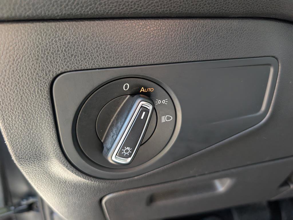 Used 2022 Volkswagen Tiguan SE image 31