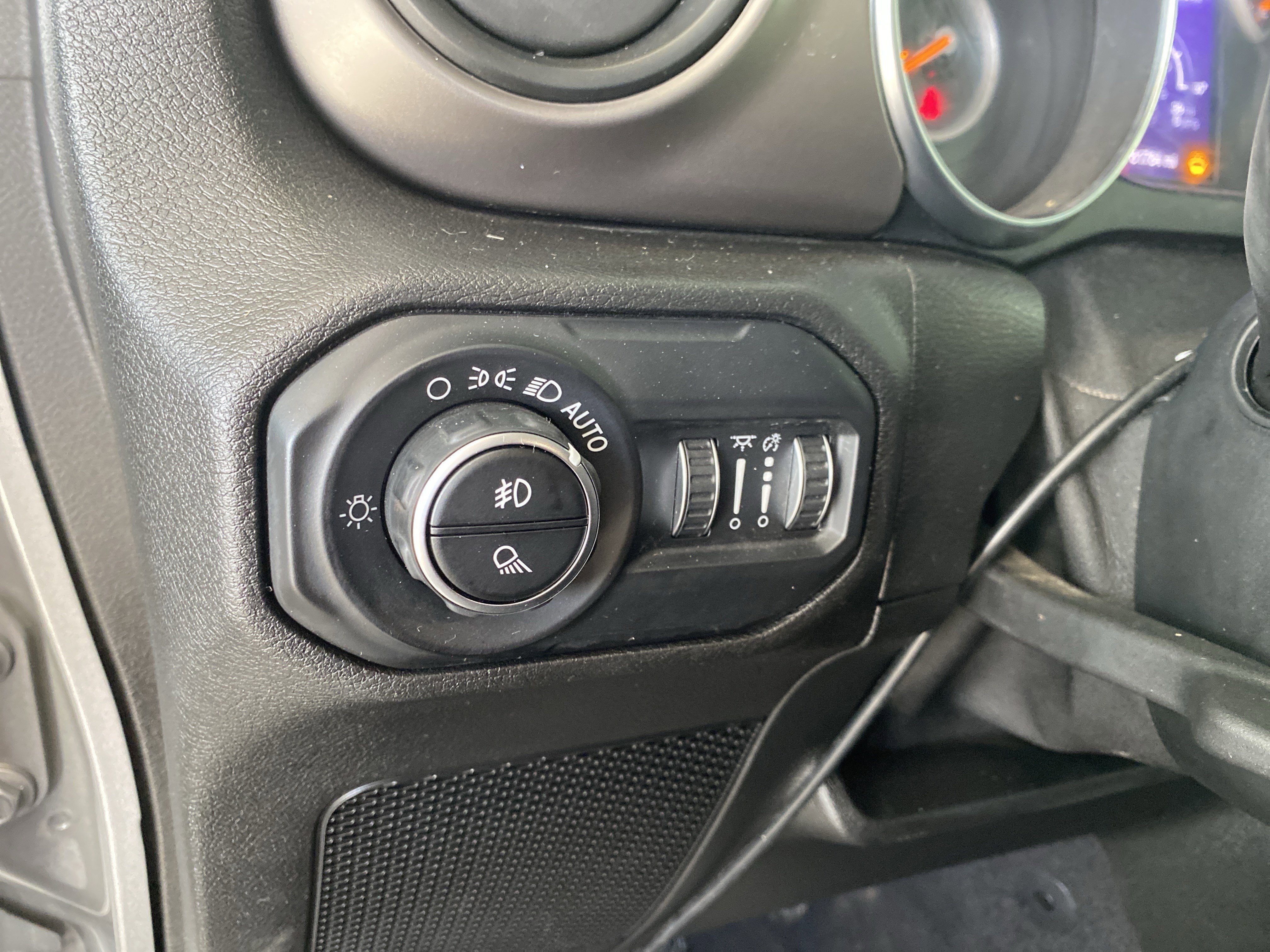 Used 2020 Jeep Gladiator Sport w/ Quick Order Package 24S image 10