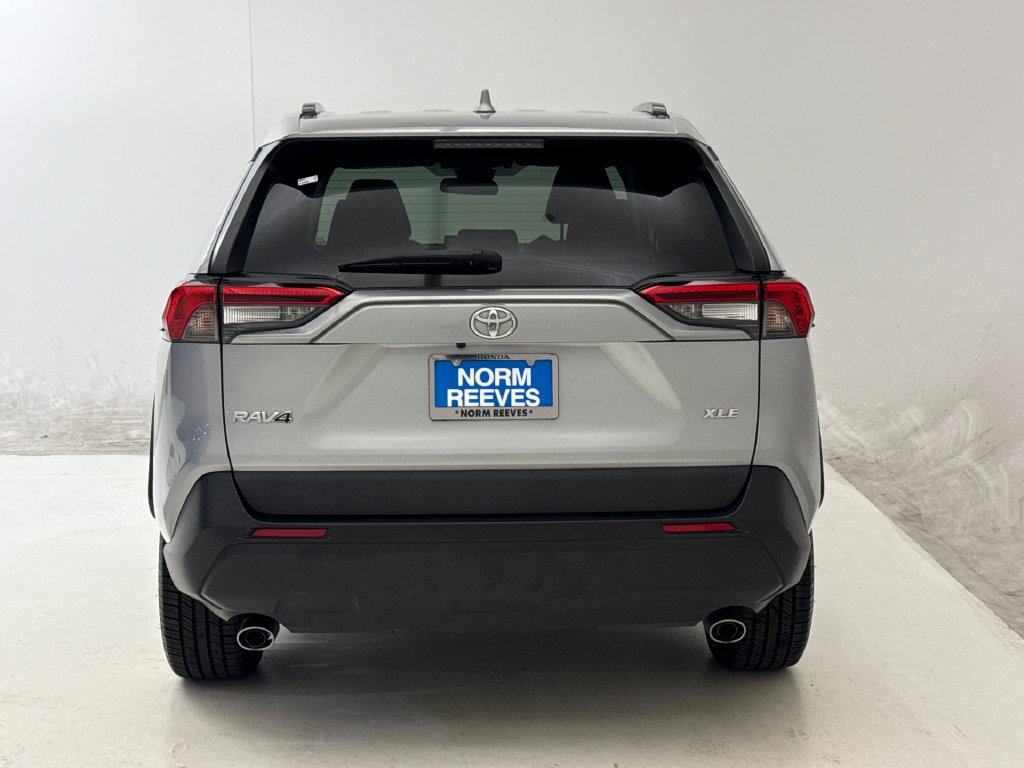 Used 2020 Toyota RAV4 XLE Premium FWD image 8