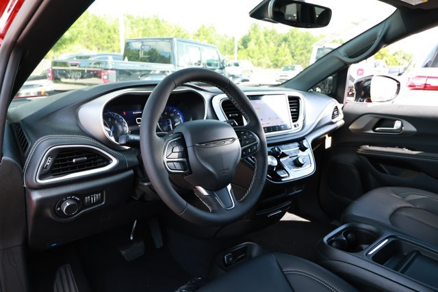 New 2027 Chrysler Pacifica Select FWD image 24