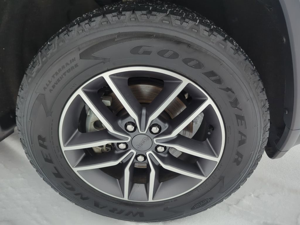 Used 2020 Jeep Grand Cherokee Laredo w/ Quick Order Package 2BN North image 12