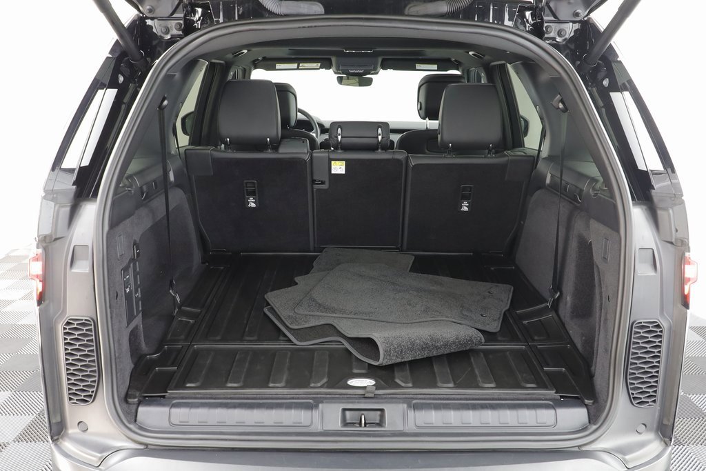 Certified 2025 Land Rover Discovery S image 19