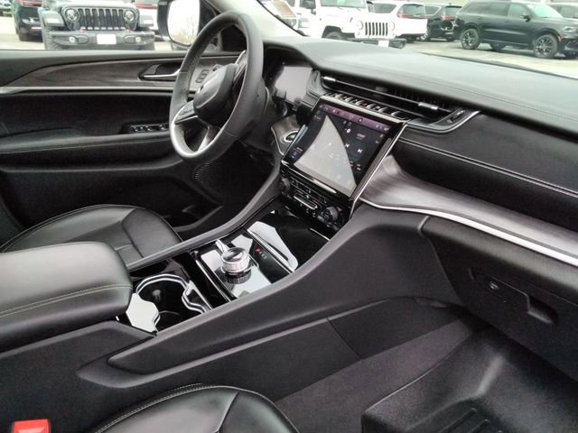 Used 2023 Jeep Grand Cherokee L Limited w/ Black Appearance Package AWD/4WD image 22