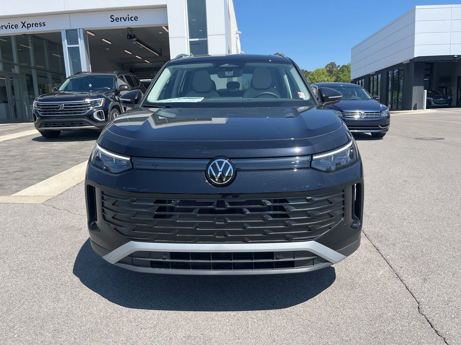 New 2026 Volkswagen Tiguan SE AWD/4WD image 2