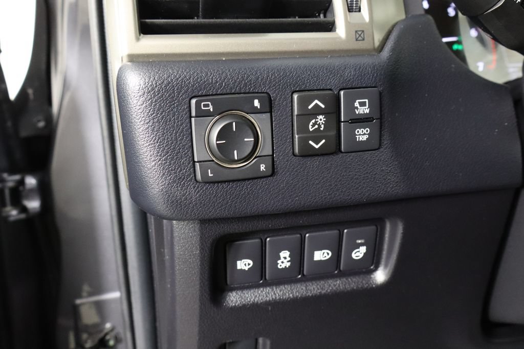 Used 2021 Lexus GX 460 Luxury w/ Accessory Package AWD/4WD image 23