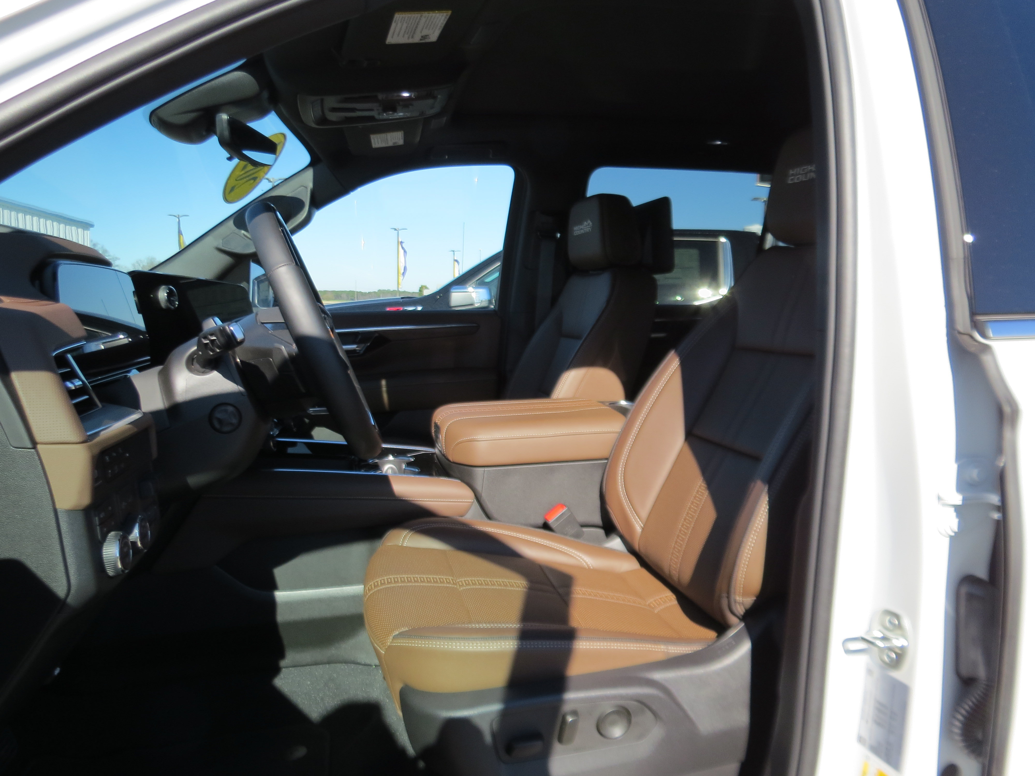 Used 2025 Chevrolet Suburban High Country AWD/4WD image 18