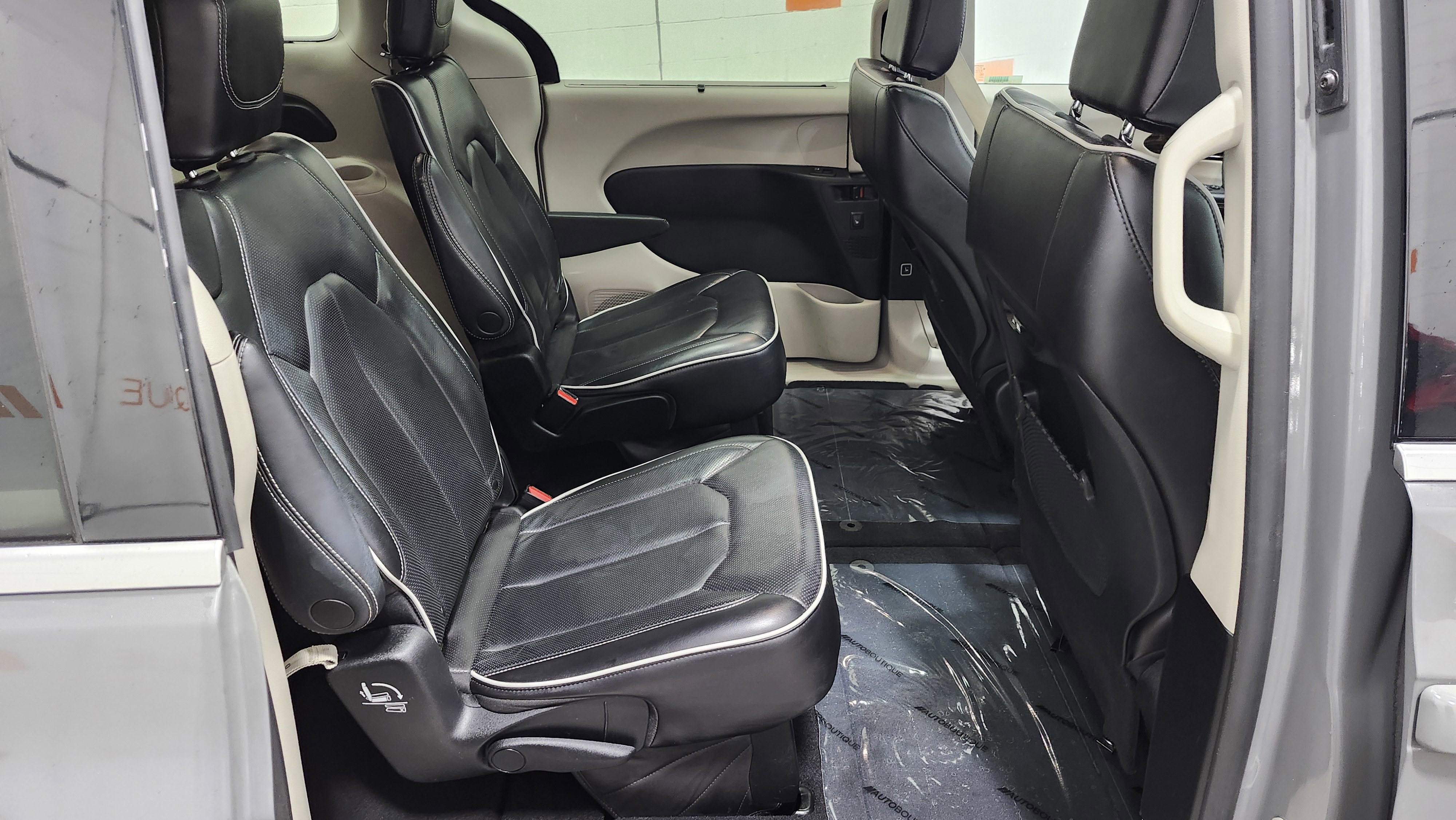 Used 2023 Chrysler Pacifica Limited image 20