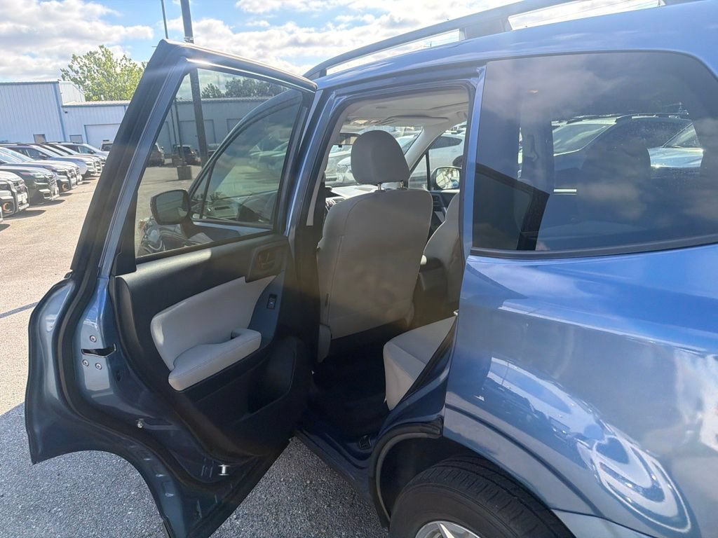 Used 2015 Subaru Forester 2.5i Premium w/ All-Weather Package AWD/4WD image 17