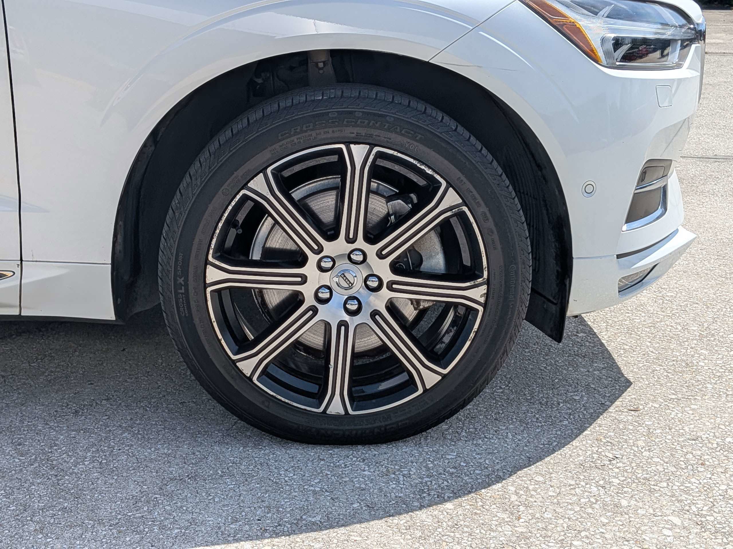 Used 2018 Volvo XC60 T6 Inscription w/ Luxury Seat Package AWD/4WD image 12
