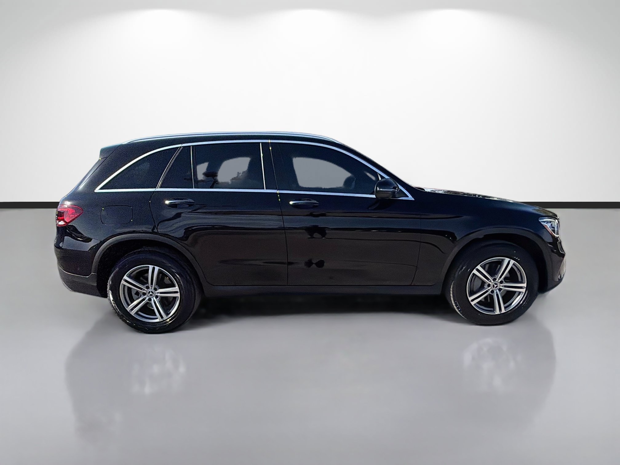 Used 2022 Mercedes-Benz GLC 300 image 2