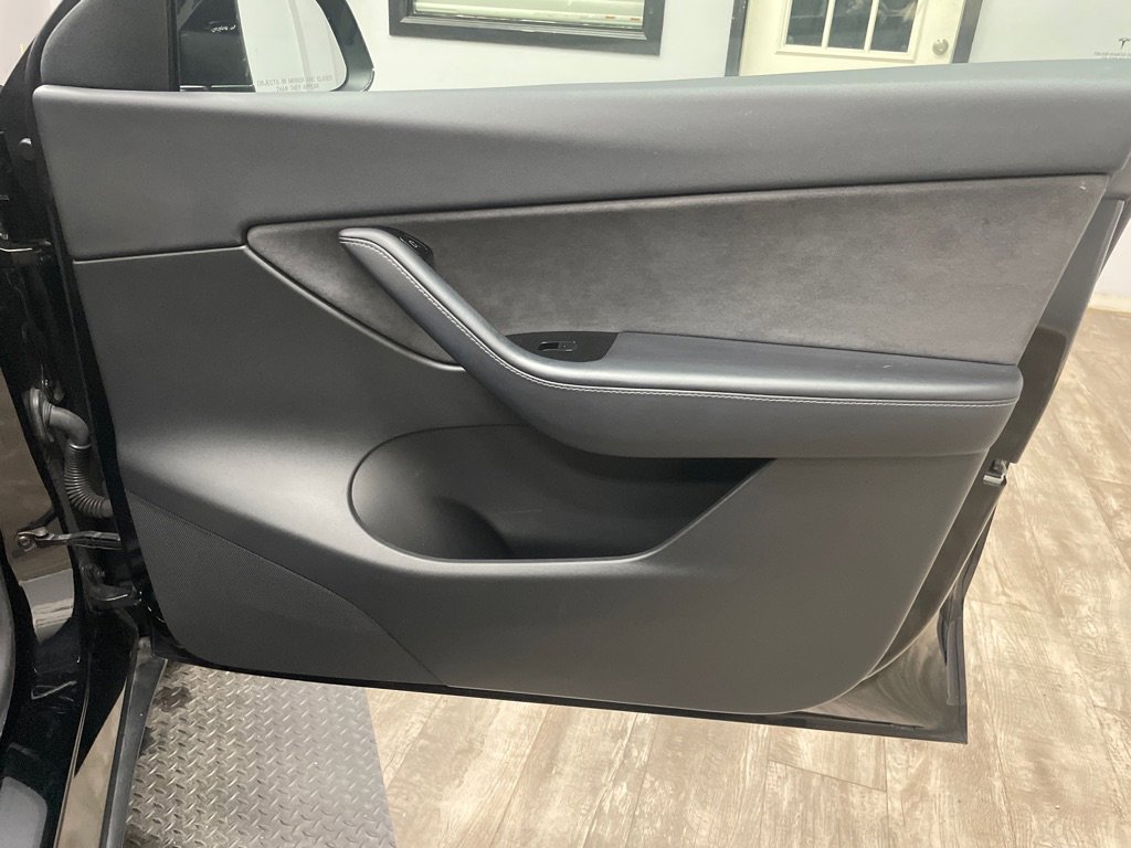 Used 2020 Tesla Model Y Long Range image 36