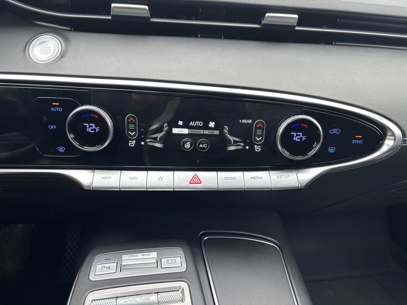 Used 2024 Genesis GV70 2.5T w/ Select Package image 20