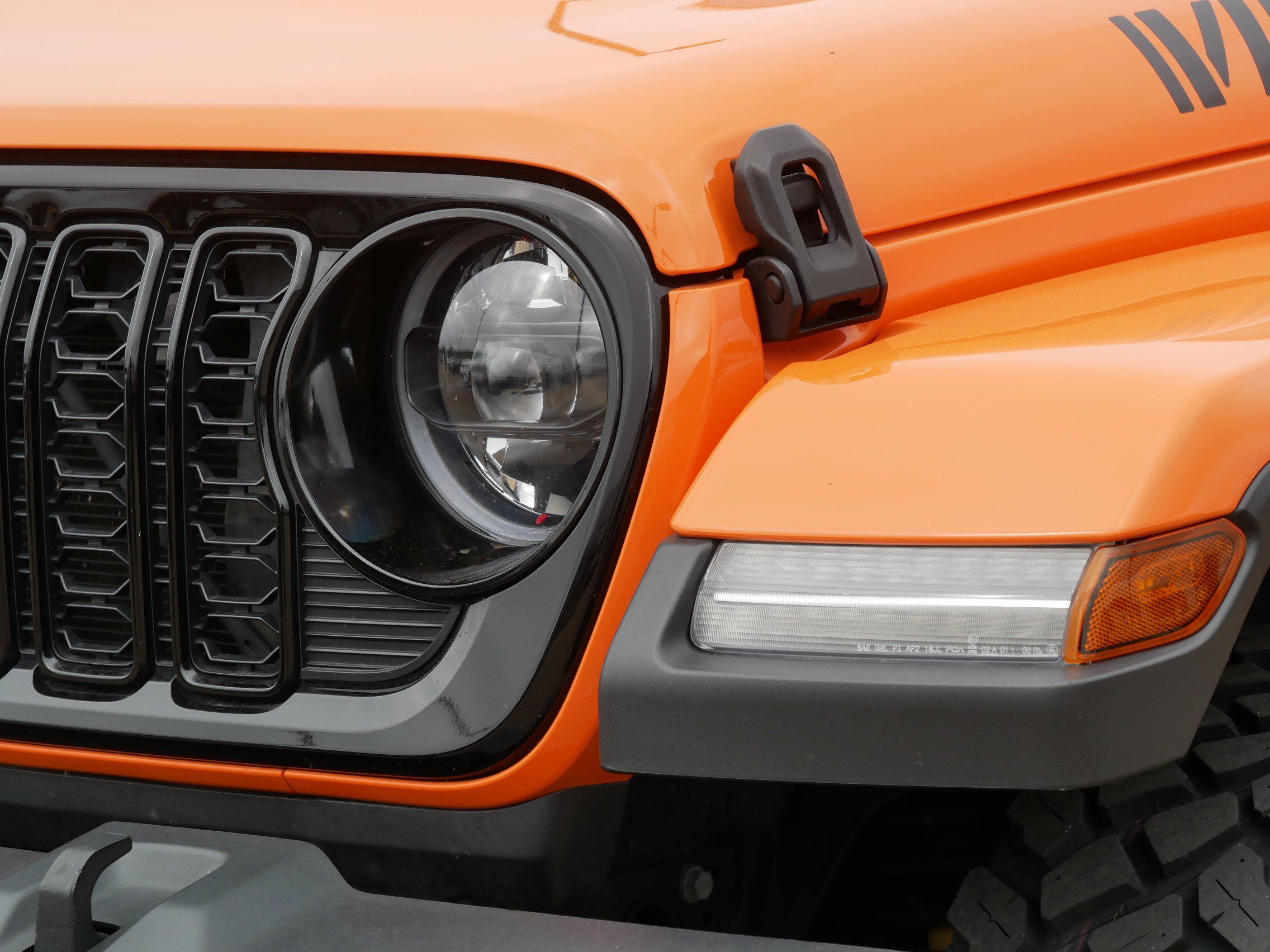Used 2025 Jeep Gladiator Mojave AWD/4WD image 16