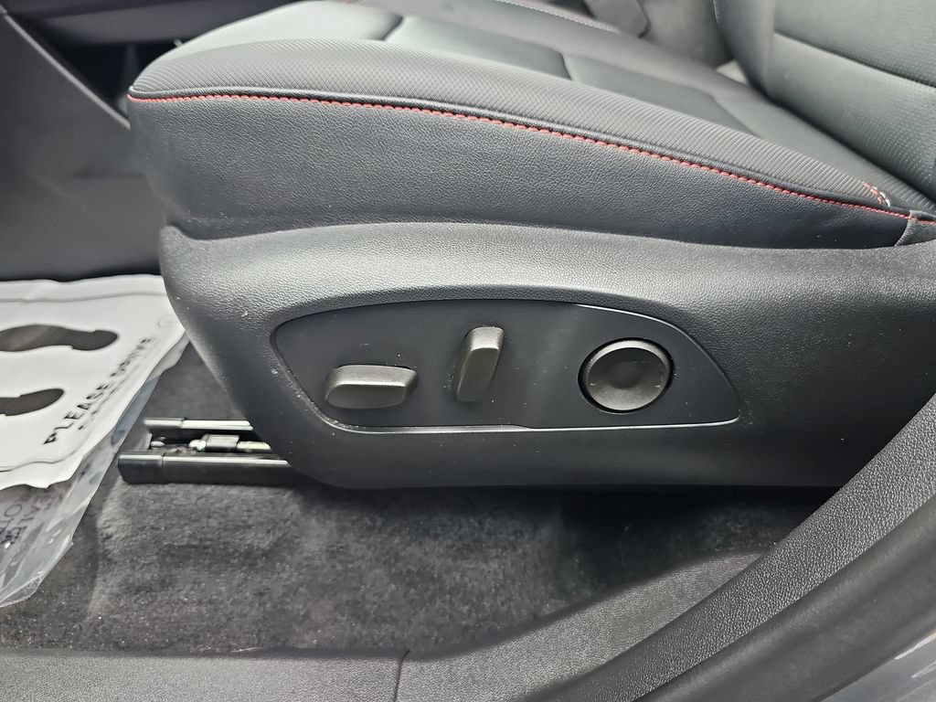 Used 2025 Chevrolet Traverse Z71 AWD/4WD image 28