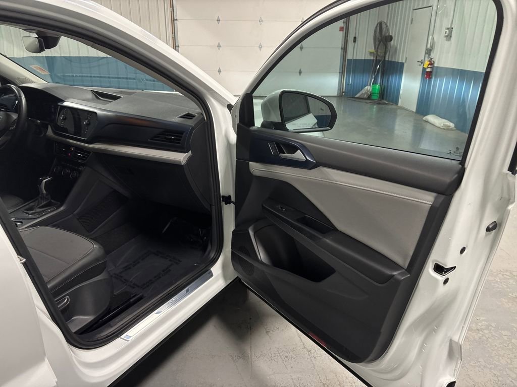 Used 2023 Volkswagen Taos SE image 46