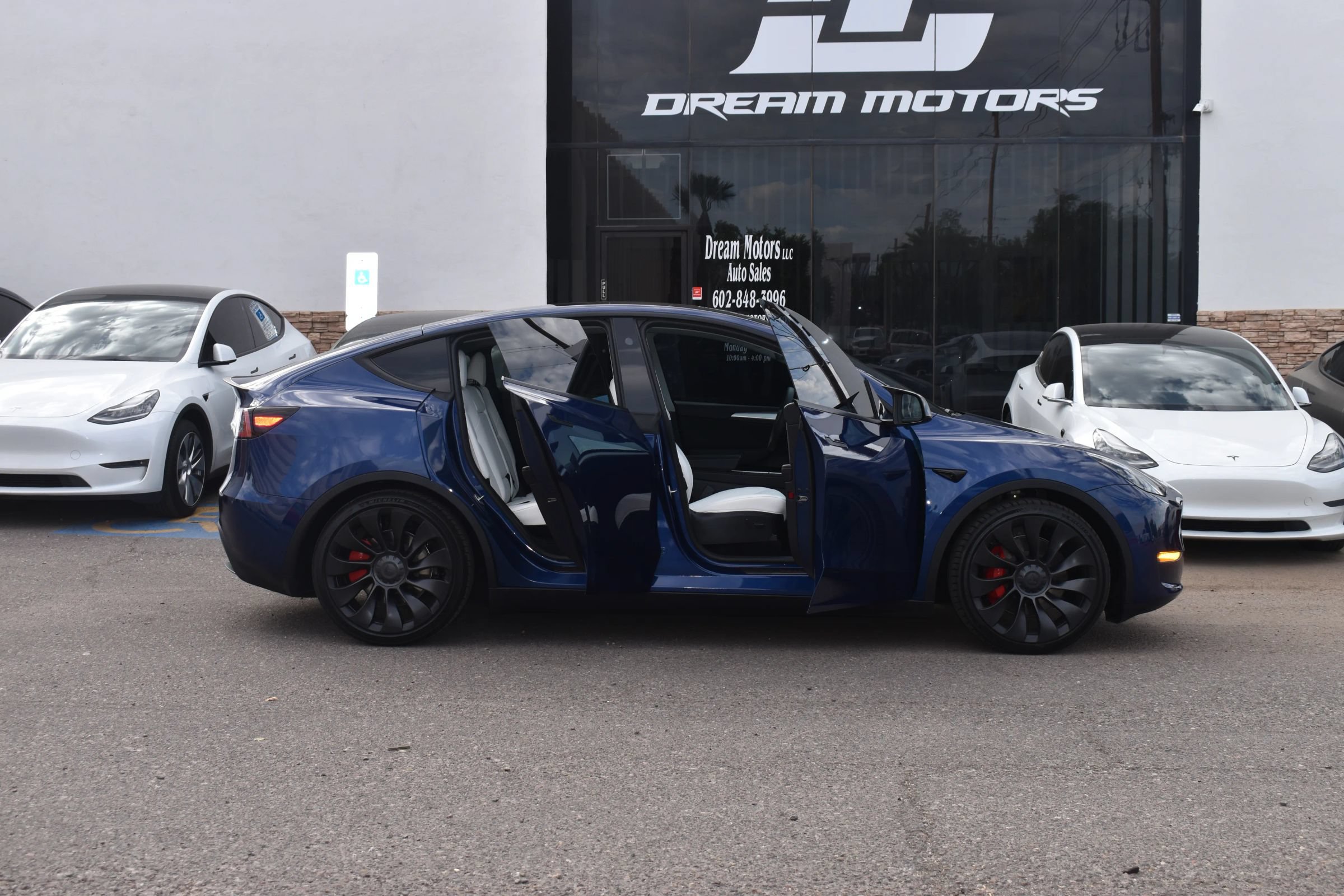 Used 2024 Tesla Model Y Performance AWD/4WD image 10
