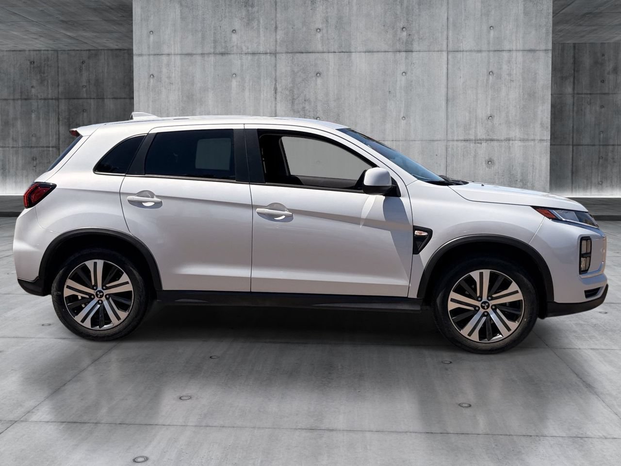 Used 2024 Mitsubishi Outlander Sport ES AWD/4WD image 6